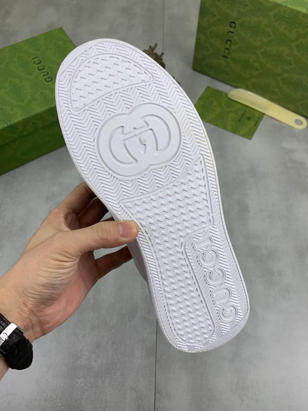 Men's shoes 💰P400💰【New model】 🆘 The latest model from Gucci official website 🎁 Classic casual and fashionable men's shoes 👟 Hot model 💥 Simple and elegant style, exclusive for trendy men. Unique latest brand elements from the official website 👑 Original Gucci decoration, fashionable and generous, made of original soft calfskin fabric ➕ Comfortable soft pigskin lining ✅Wear-resistant rubber outsole specified on the official website_Full elasticity, classic model taken in real life🎬Color: 5️⃣colors available😍Number: 38-44 (45 46 customized)